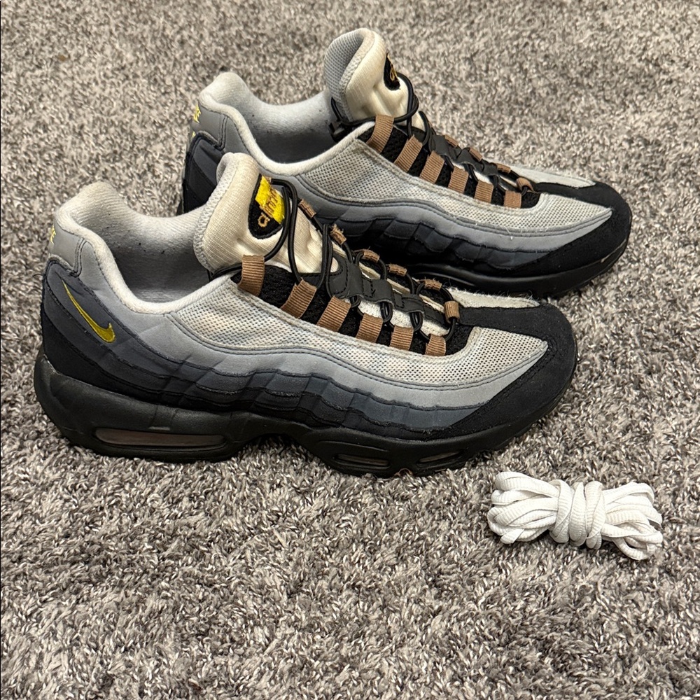 Nike Air Max 95 Men's Sneakers - Gray, Black, and white Sz 8.5